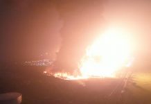 Polda Jawa Barat Bantu Evakuasi Warga Dekat Lokasi Terbakarnya Kilang Minyak Balongan