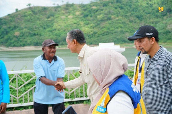 dukung-swasembada-pangan-di-ntb-kementerian-pu-optimalkan-pemanfaatan-irigasi-bendungan-beringin-sila-WhatsApp Image 2025-10-19 at 18.38.24